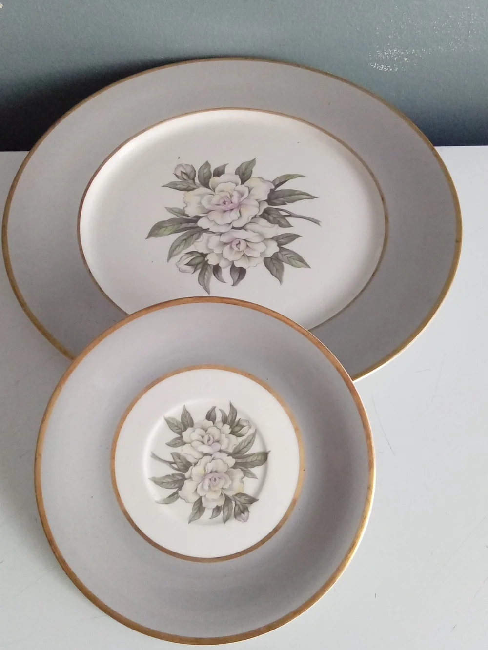 Floral Gold-Trim Dinner Plate and Bowl Set - Gray and White